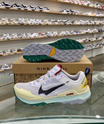 image, Nikee Wildhorse 8 Trail White Alabaster University Gold Black