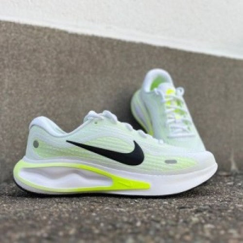 nikee journey run white Neon