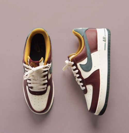 NIKEE AIRFORCE 1 DARK TEAM RED VINTAGE GREEN