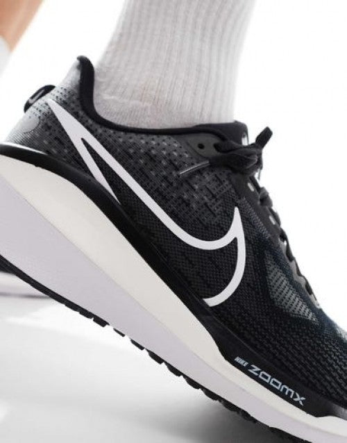 Nikee Zoom X Vomero 17 Black white